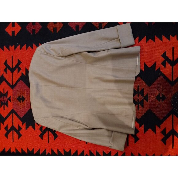 Jones New York Women's Beige Collarless 3 Button Wool Blazer. Size 10 - Picture 14 of 14